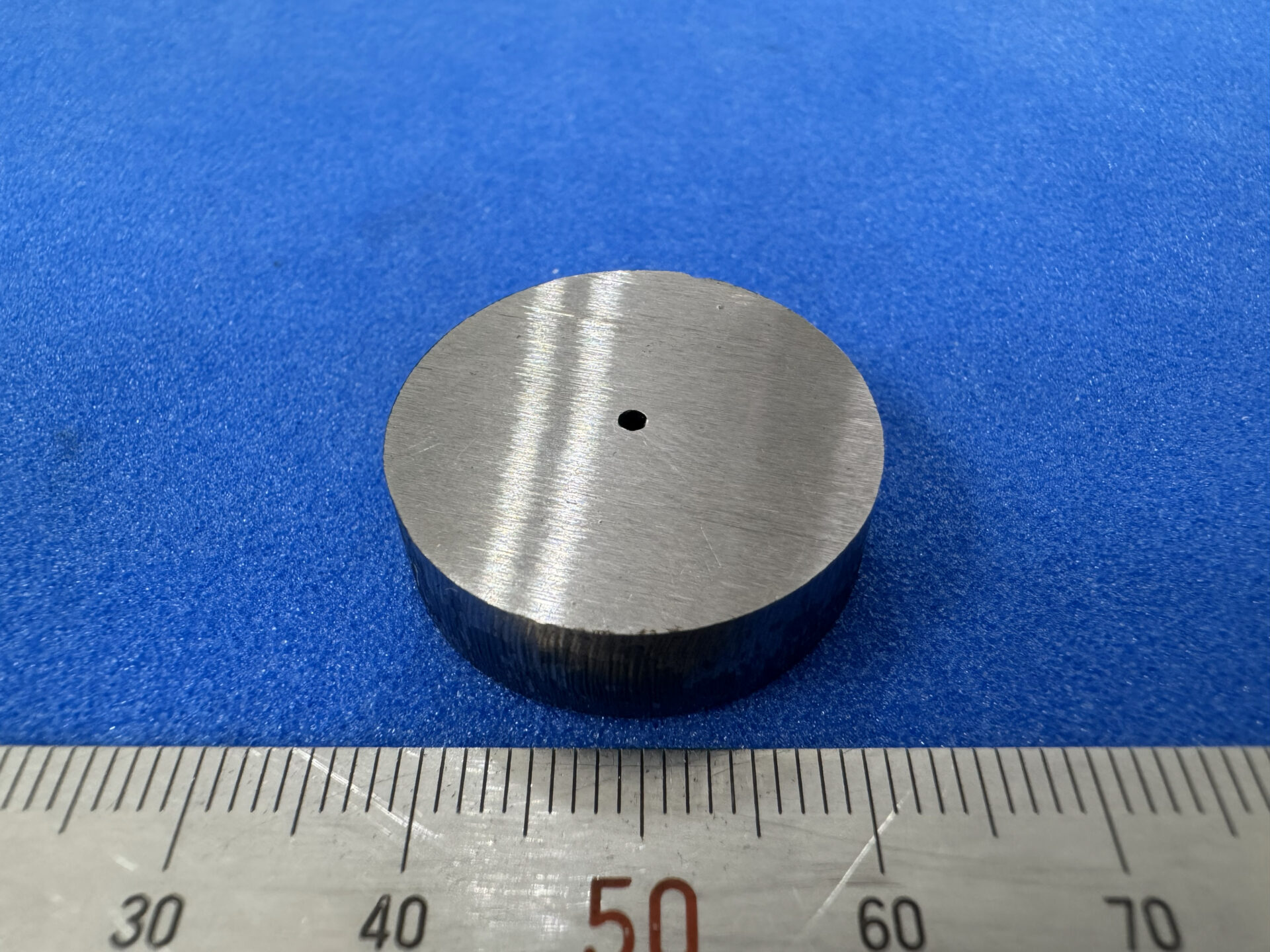 小径ピアス｜板鍛造・プレス加工技術.com