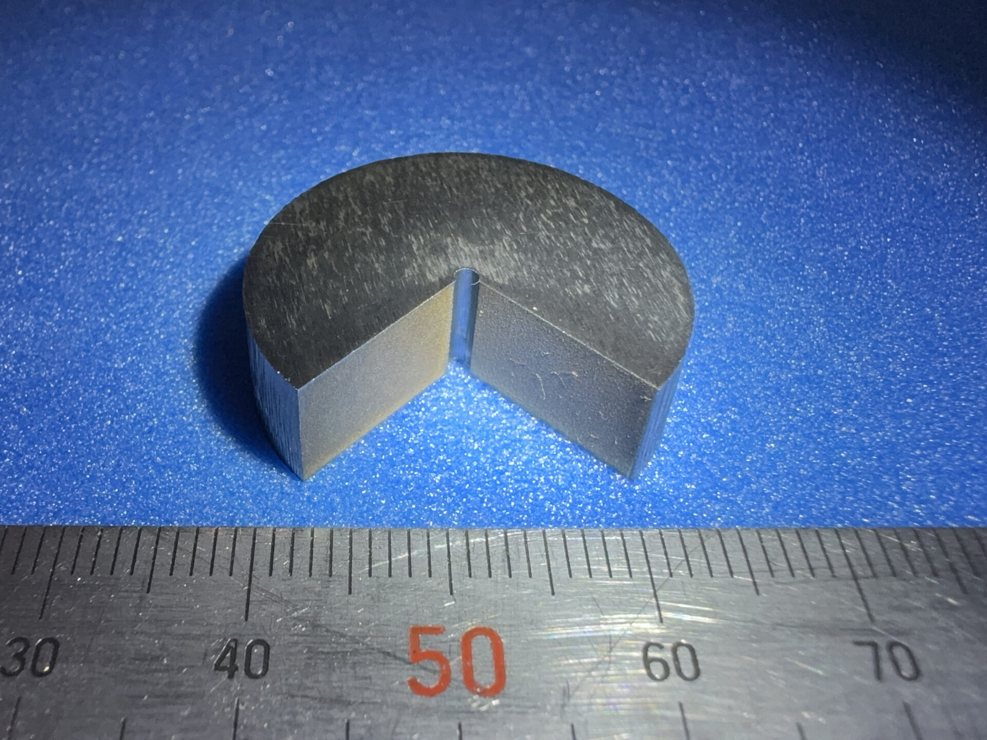 小径ピアス｜板鍛造・プレス加工技術.com