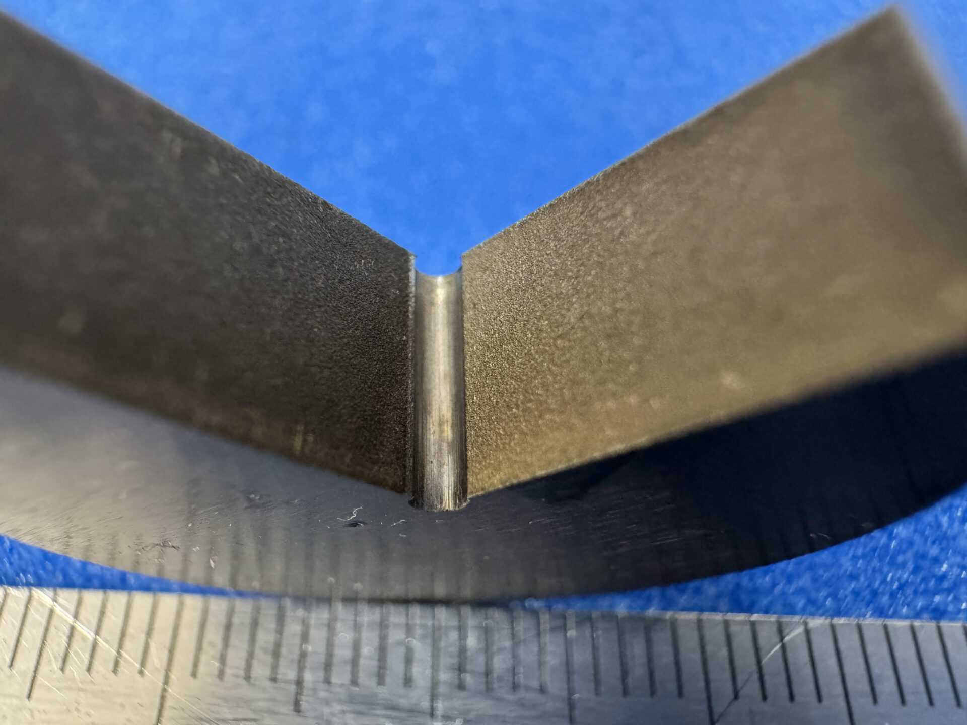 小径ピアス｜板鍛造・プレス加工技術.com